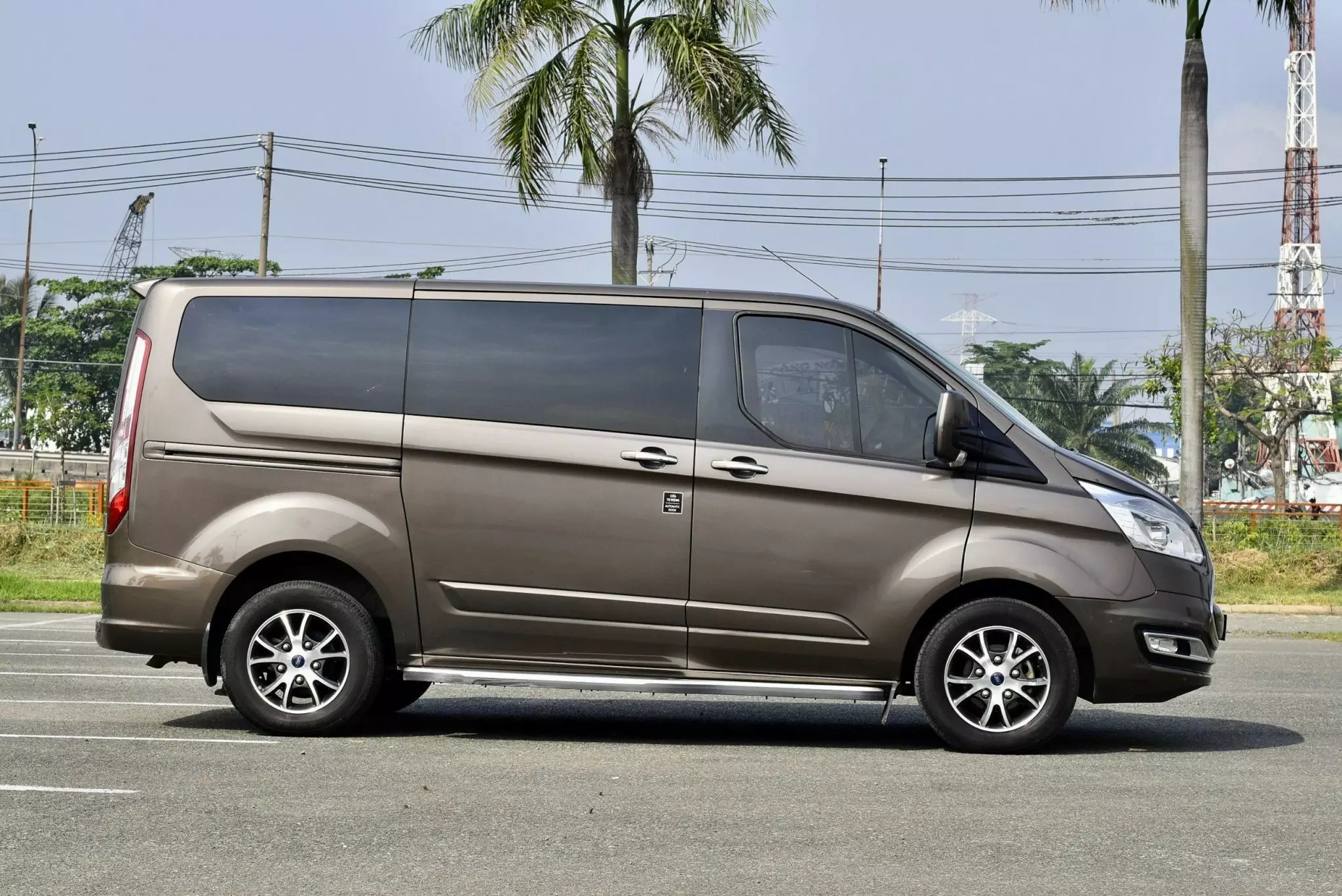 Bán Xe Ford Tourneo Titanium 2019, nhập chính hãng-6