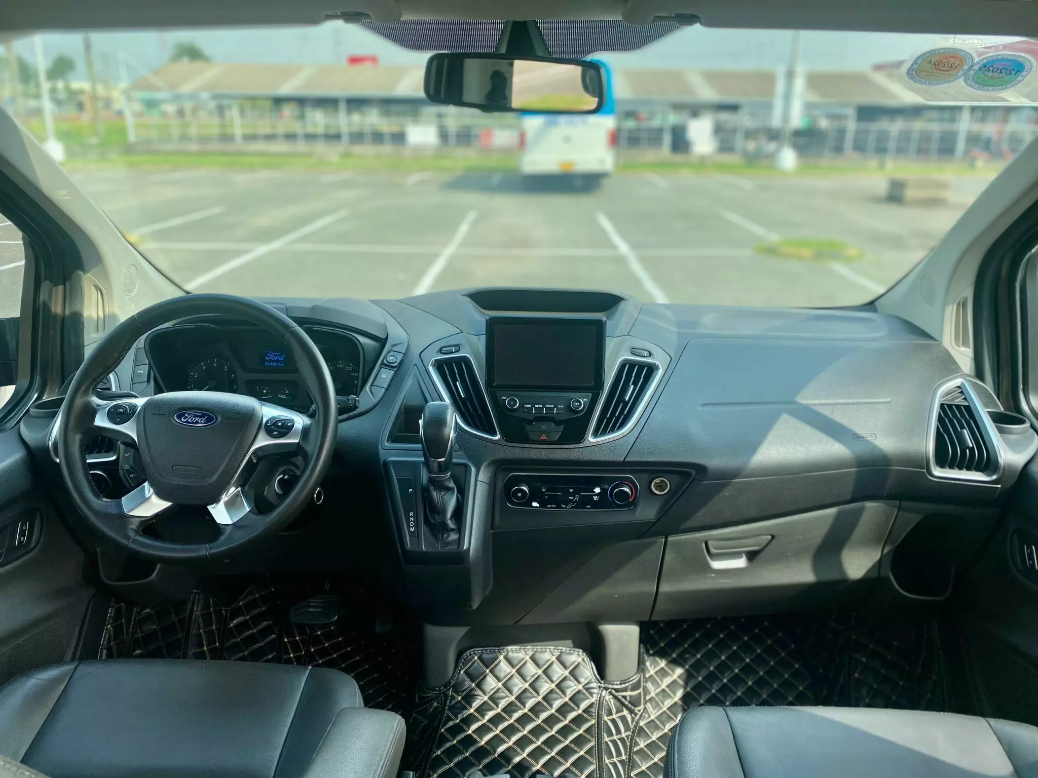 Bán Xe Ford Tourneo Titanium 2019, nhập chính hãng-7