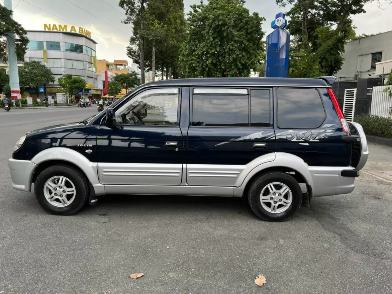 Chính chủ bán xe MITSUBISHI JOLIE sản xuất năm 2005 -1