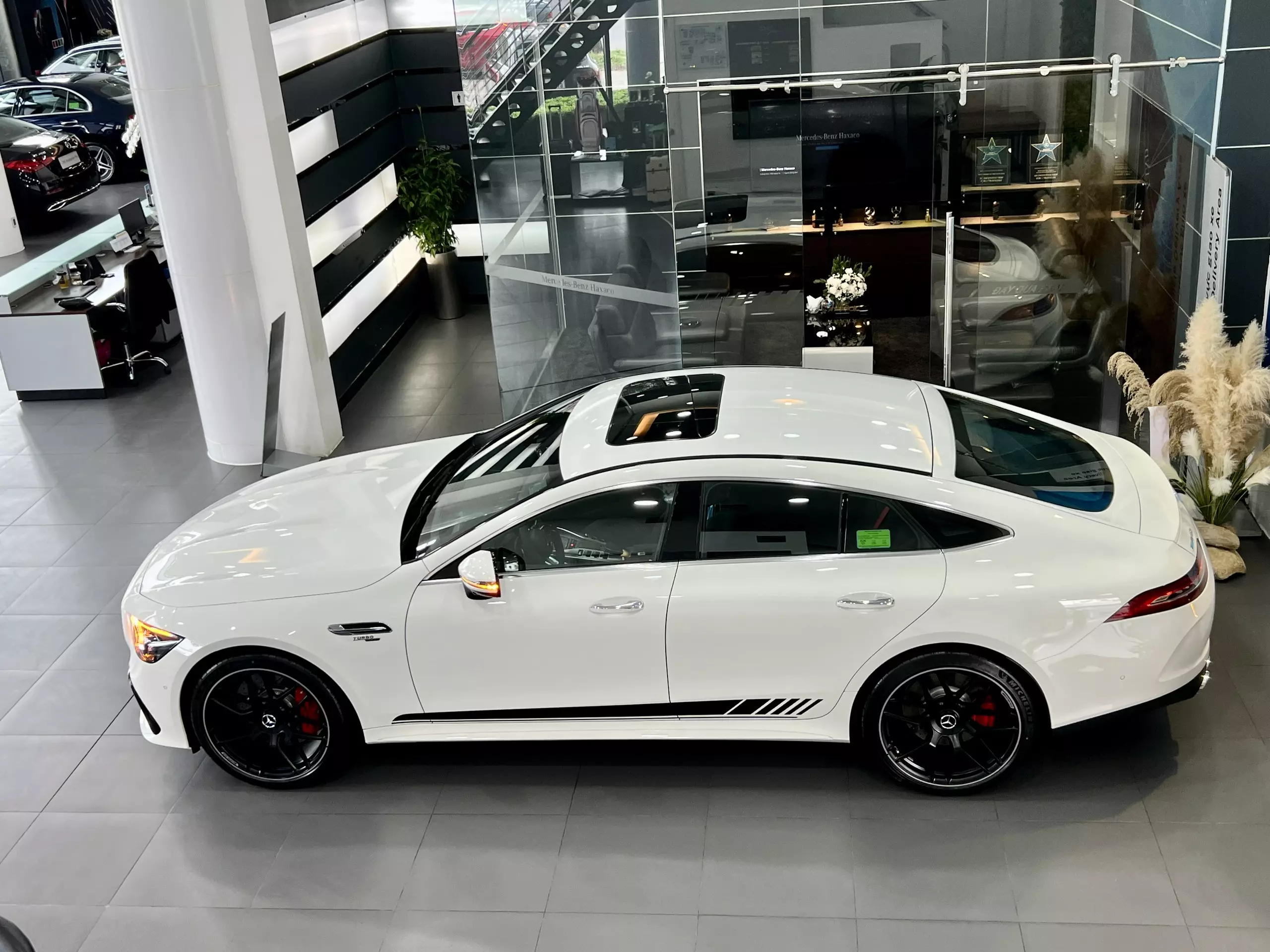 GT53 AMG GIÁ 6,719 TỶ-3