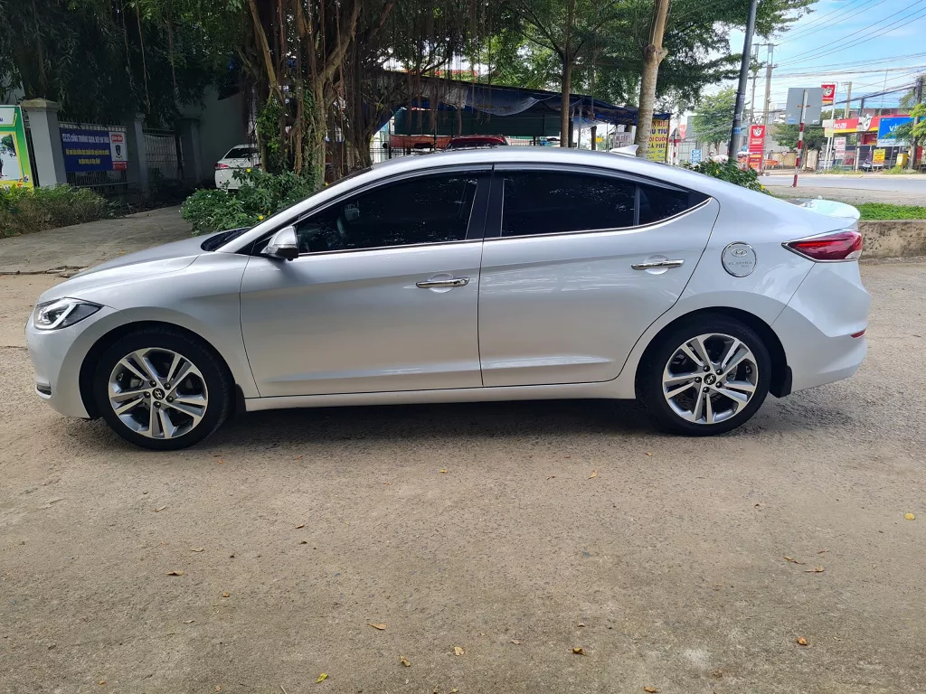 Chính Chủ Cần Bán xe Hyundai Elantra GLS.  Bản full 2.0-1