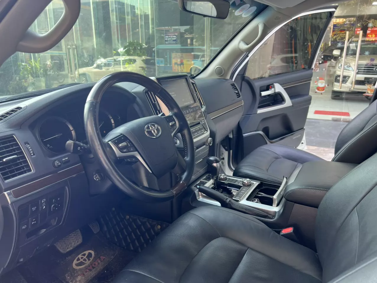 Xe đẹp xuất sắc Toyota Land Cruiser VX 2019 lốp còn theo xe zin -5