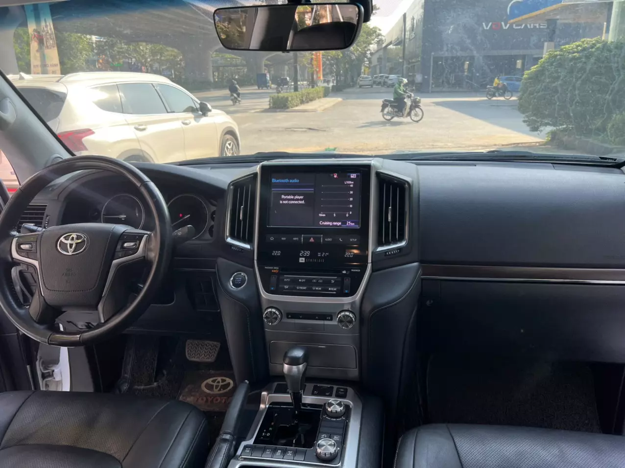 Xe đẹp xuất sắc Toyota Land Cruiser VX 2019 lốp còn theo xe zin -13
