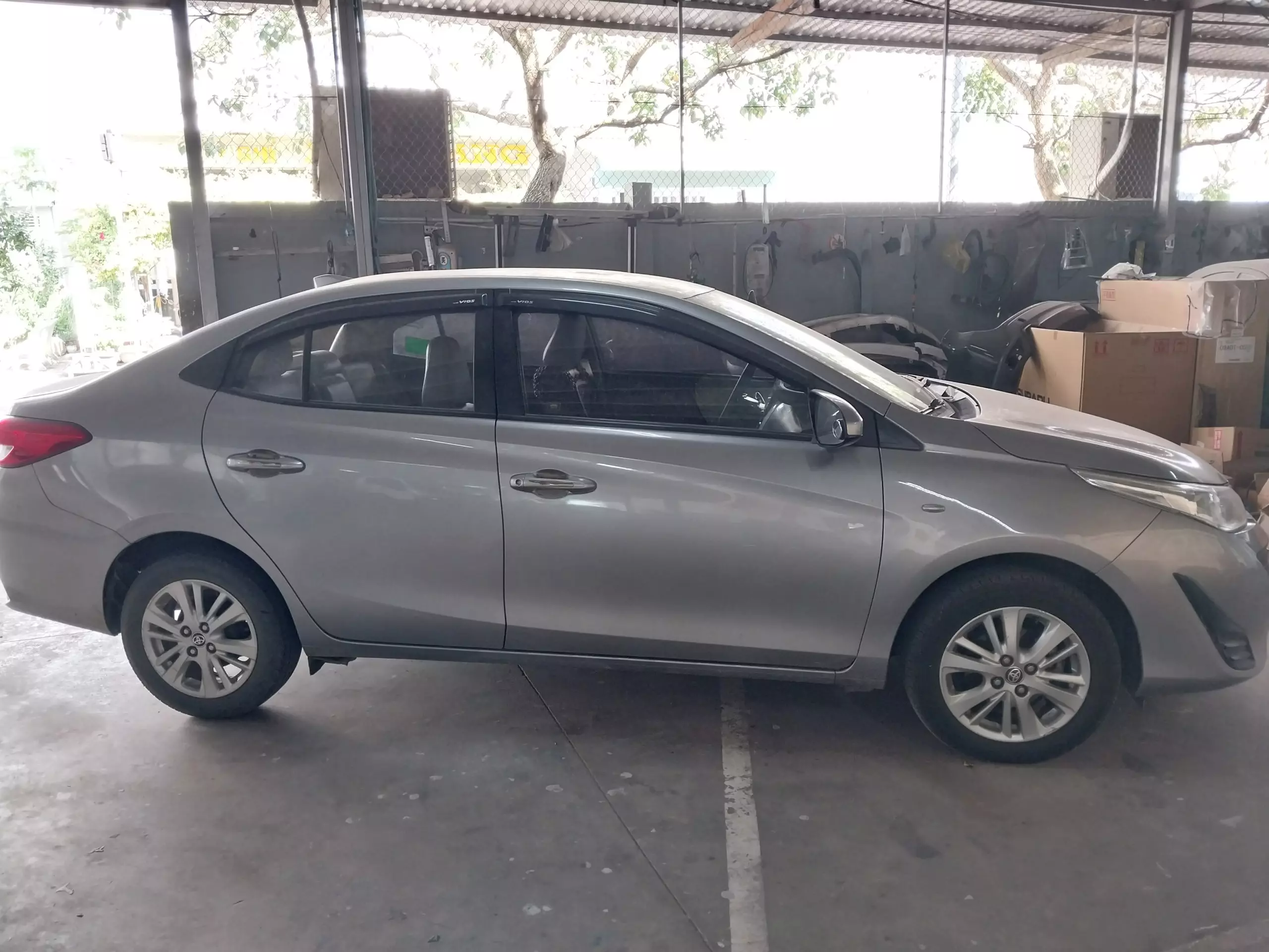 Chính chủ cần bán xe toyota vios E  2019-0