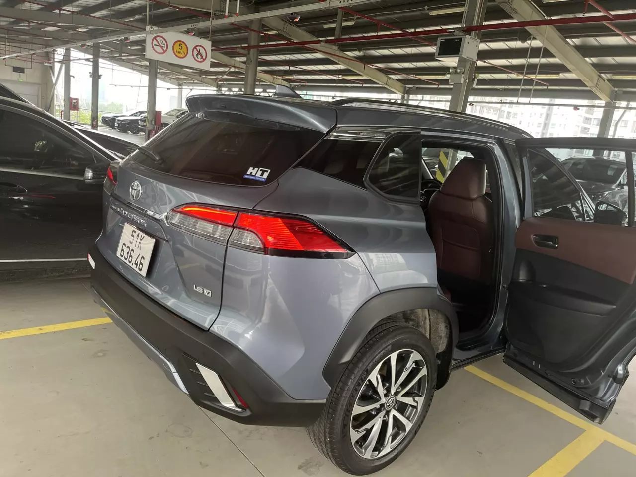 CHÍNH CHỦ BÁN XE TOYOTA CROSS 1.8V SIÊU LƯỚT -ODO: 13000km giá 850tr. -2