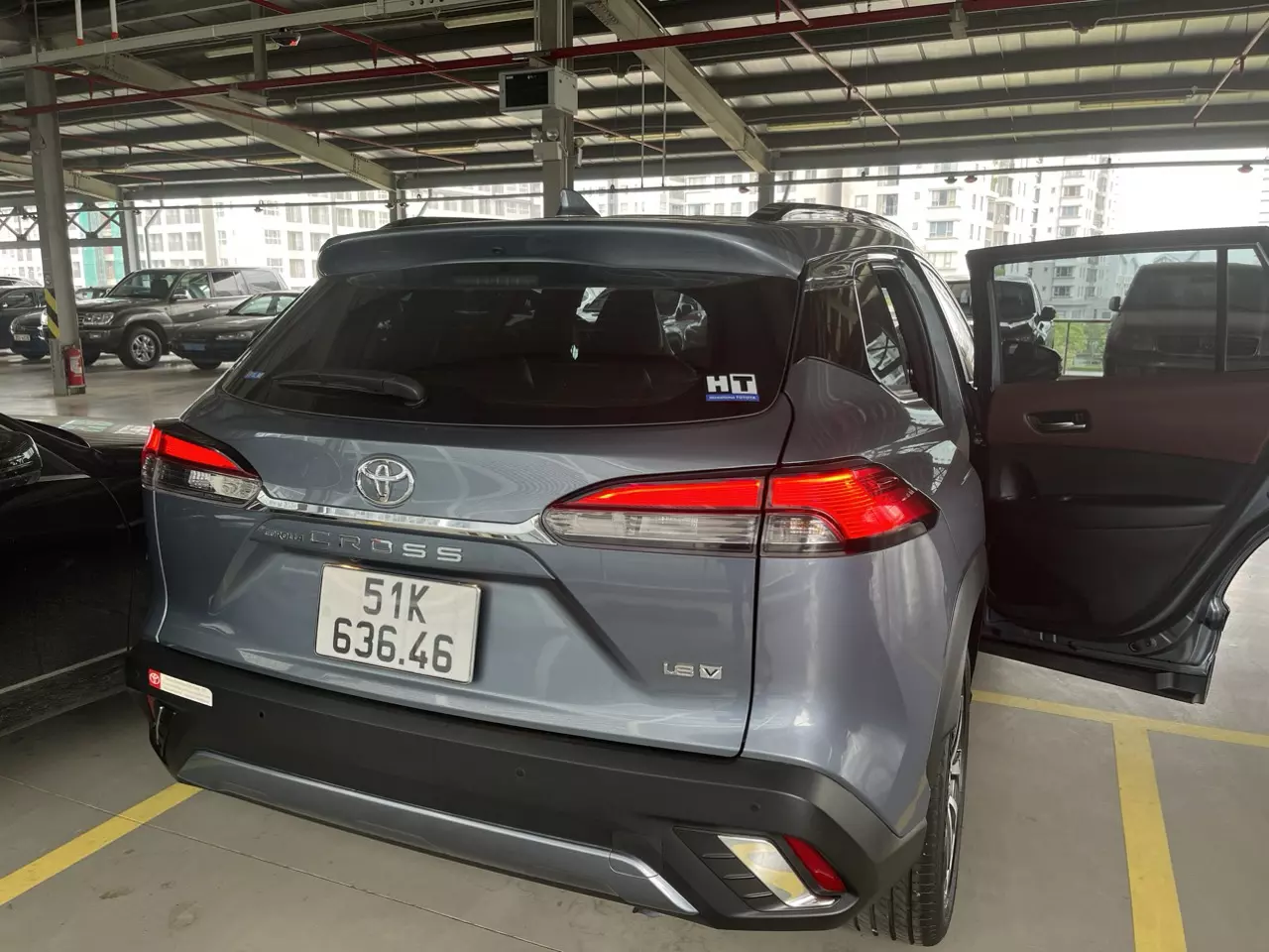 CHÍNH CHỦ BÁN XE TOYOTA CROSS 1.8V SIÊU LƯỚT -ODO: 13000km giá 850tr. -5