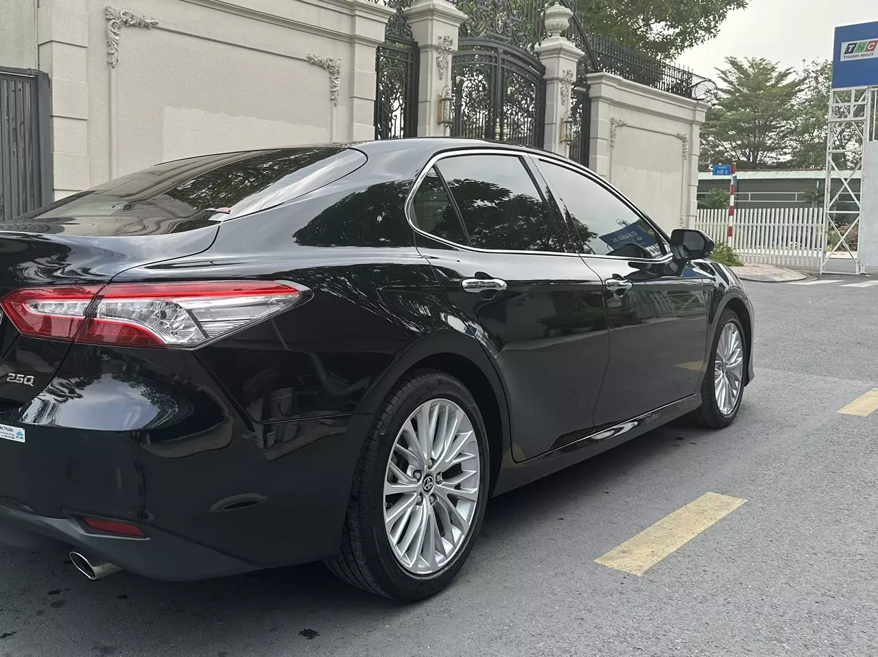 Cần bán Camry 2.5Q sx 2020, dk 2021 xe chạy 30k-2