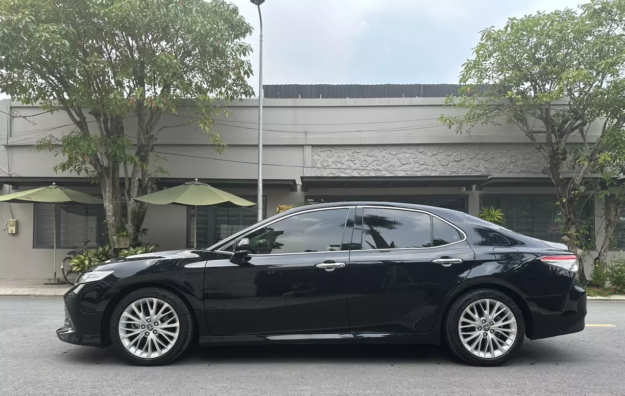 Cần bán Camry 2.5Q sx 2020, dk 2021 xe chạy 30k-3