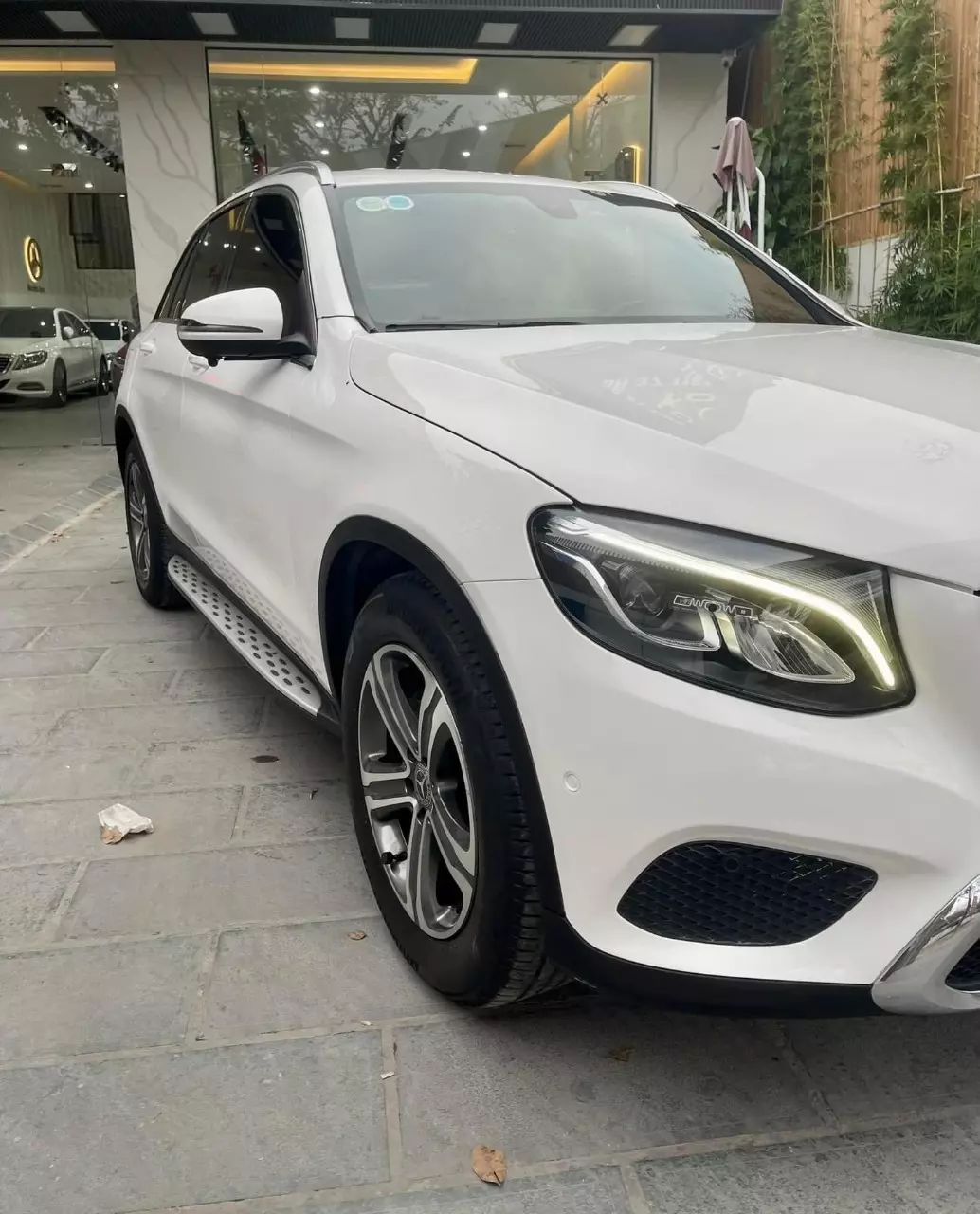 CẦN BÁN NHANH Mercedes GLC200 Màu Trắng sản xuất 2019.-1