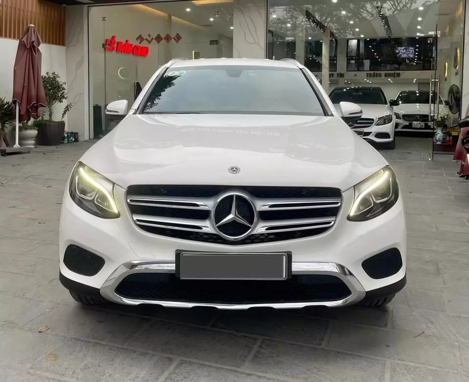 CẦN BÁN NHANH Mercedes GLC200 Màu Trắng sản xuất 2019.-0