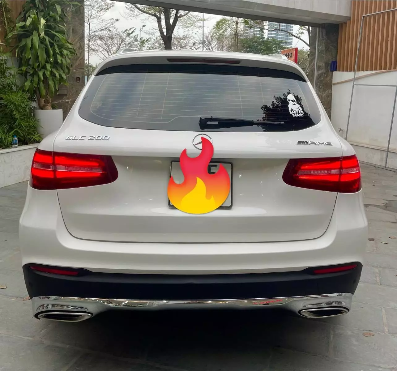 CẦN BÁN NHANH Mercedes GLC200 Màu Trắng sản xuất 2019.-2