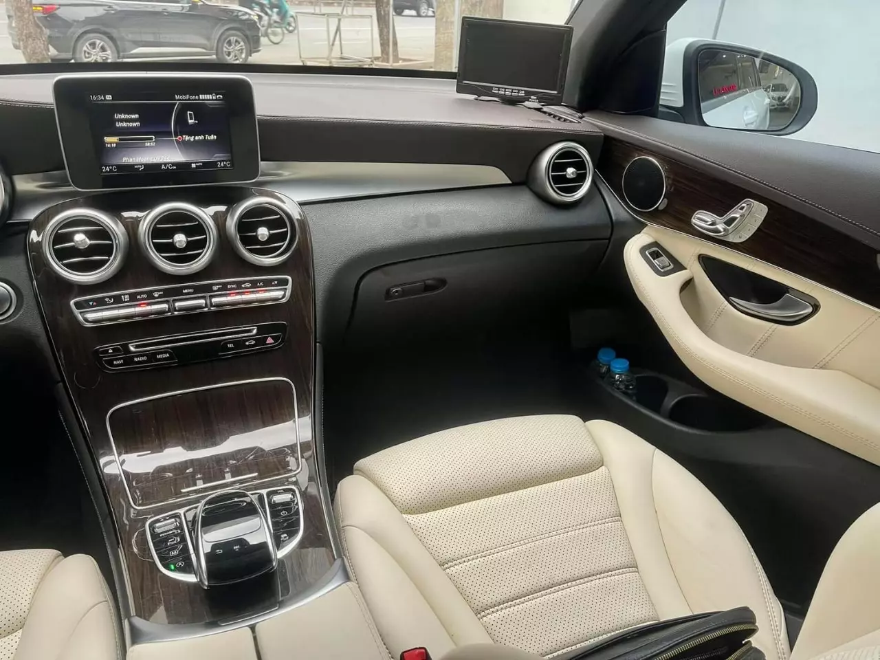 CẦN BÁN NHANH Mercedes GLC200 Màu Trắng sản xuất 2019.-6