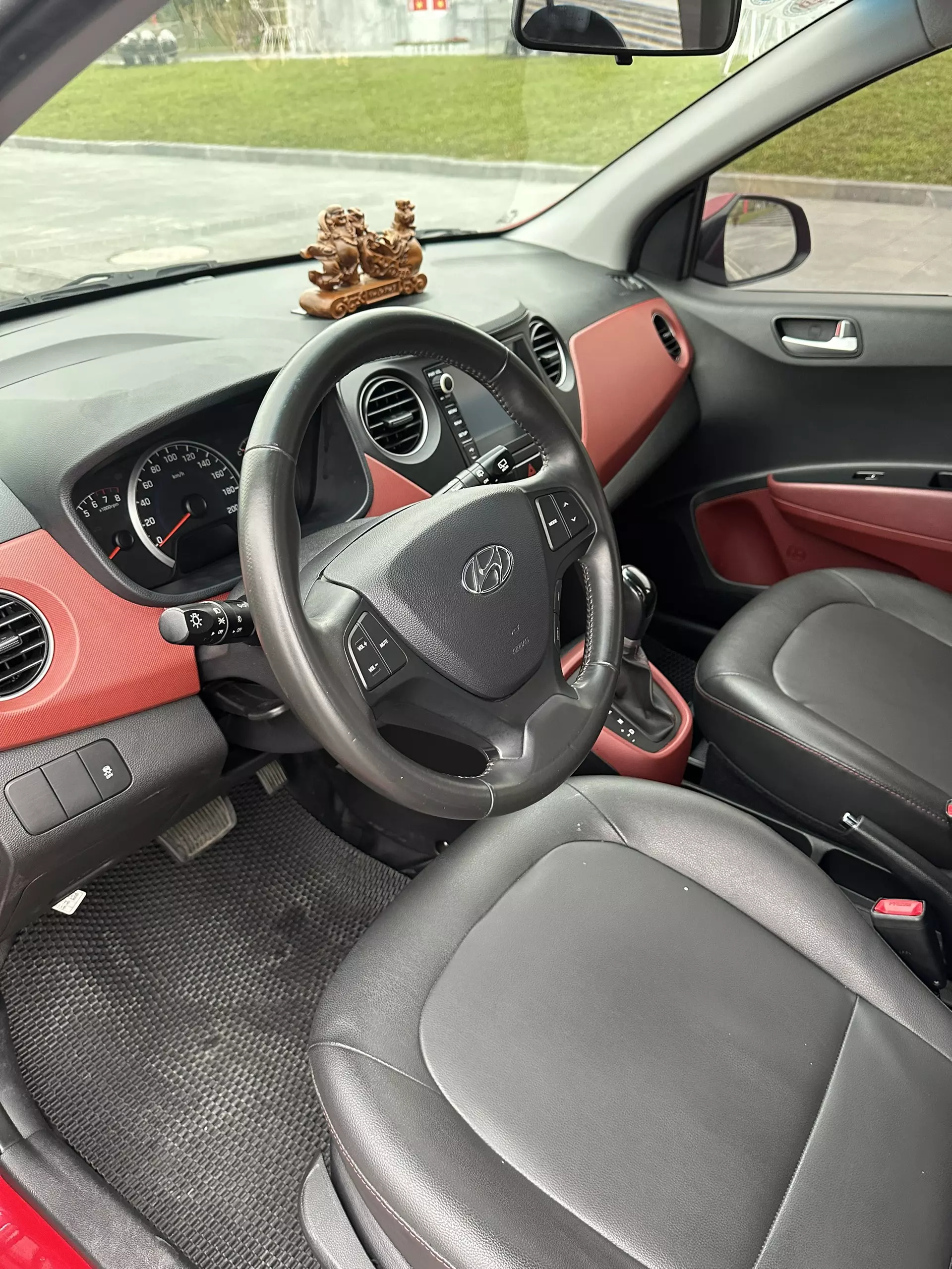 Hyundai i10 2019 Đẹp quá mới quá , còn thơm mùi mới.-4