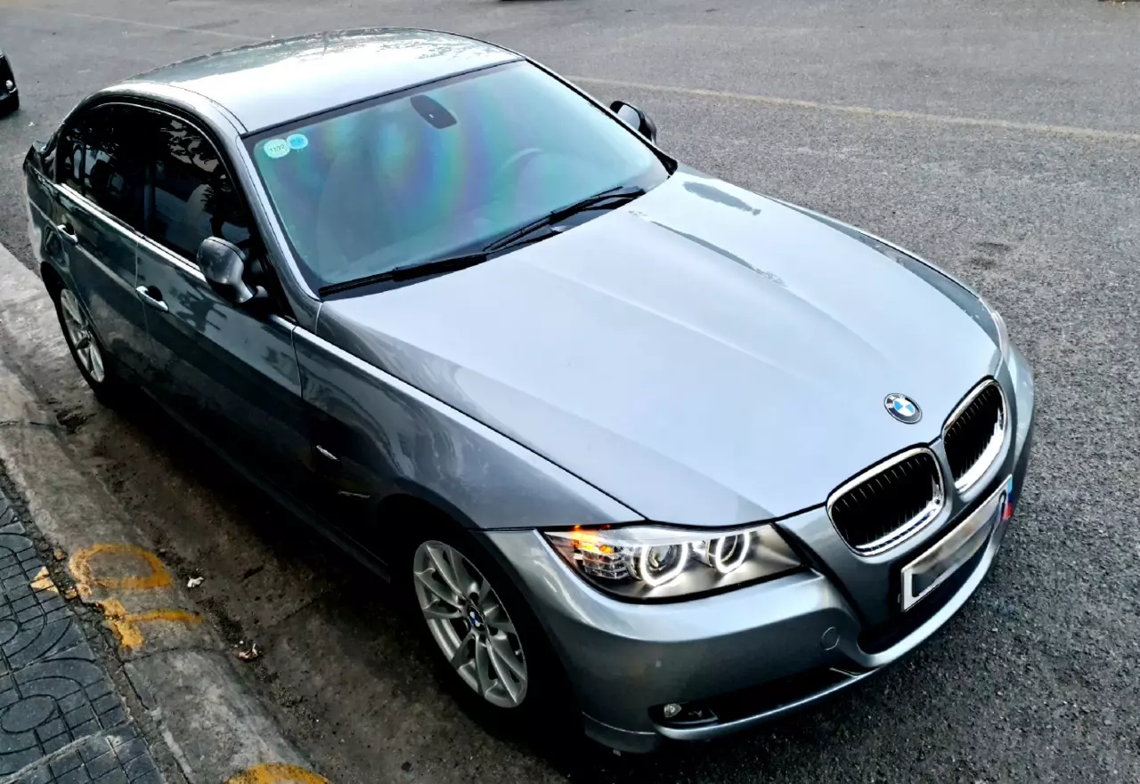 (BMW 3 Series 320i 2009)-1