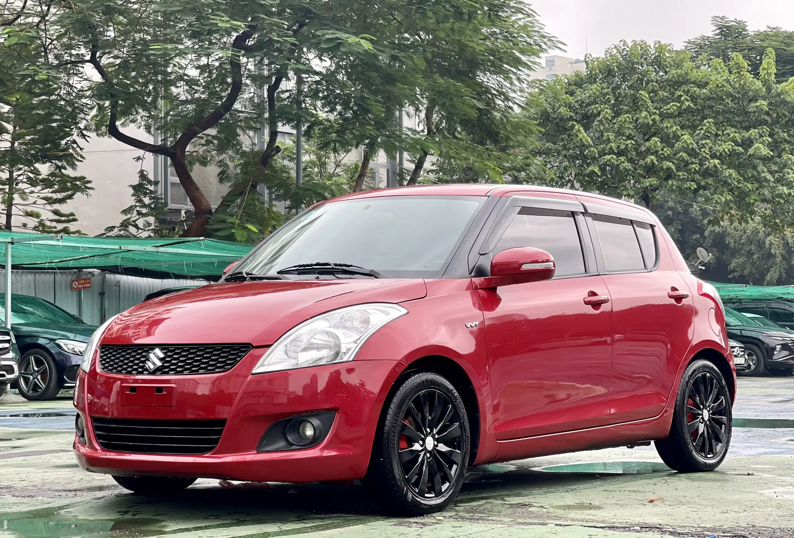 Bán xe Suzuki Swift 1.4 AT 2013 đỏ nội thất đen-0