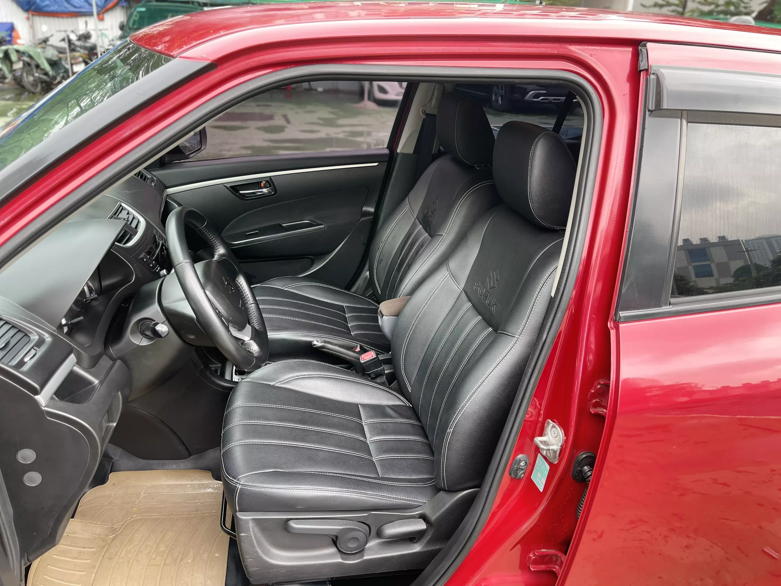 Bán xe Suzuki Swift 1.4 AT 2013 đỏ nội thất đen-5