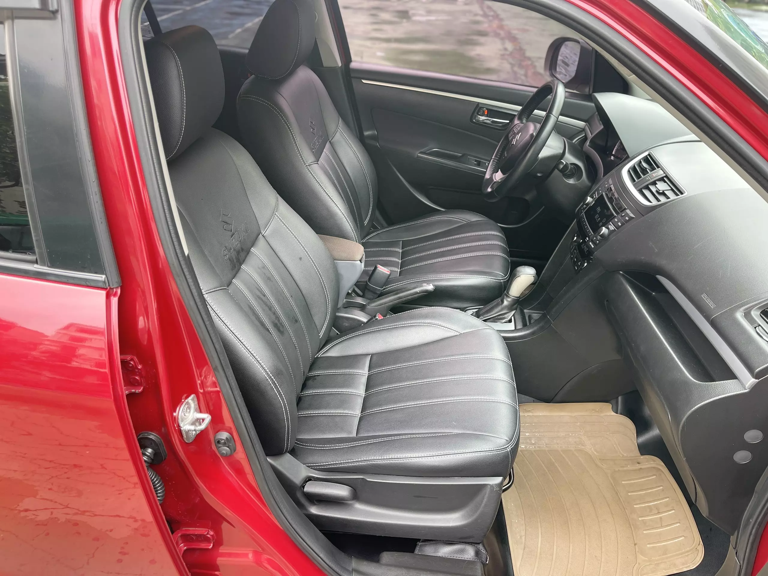 Bán xe Suzuki Swift 1.4 AT 2013 đỏ nội thất đen-6