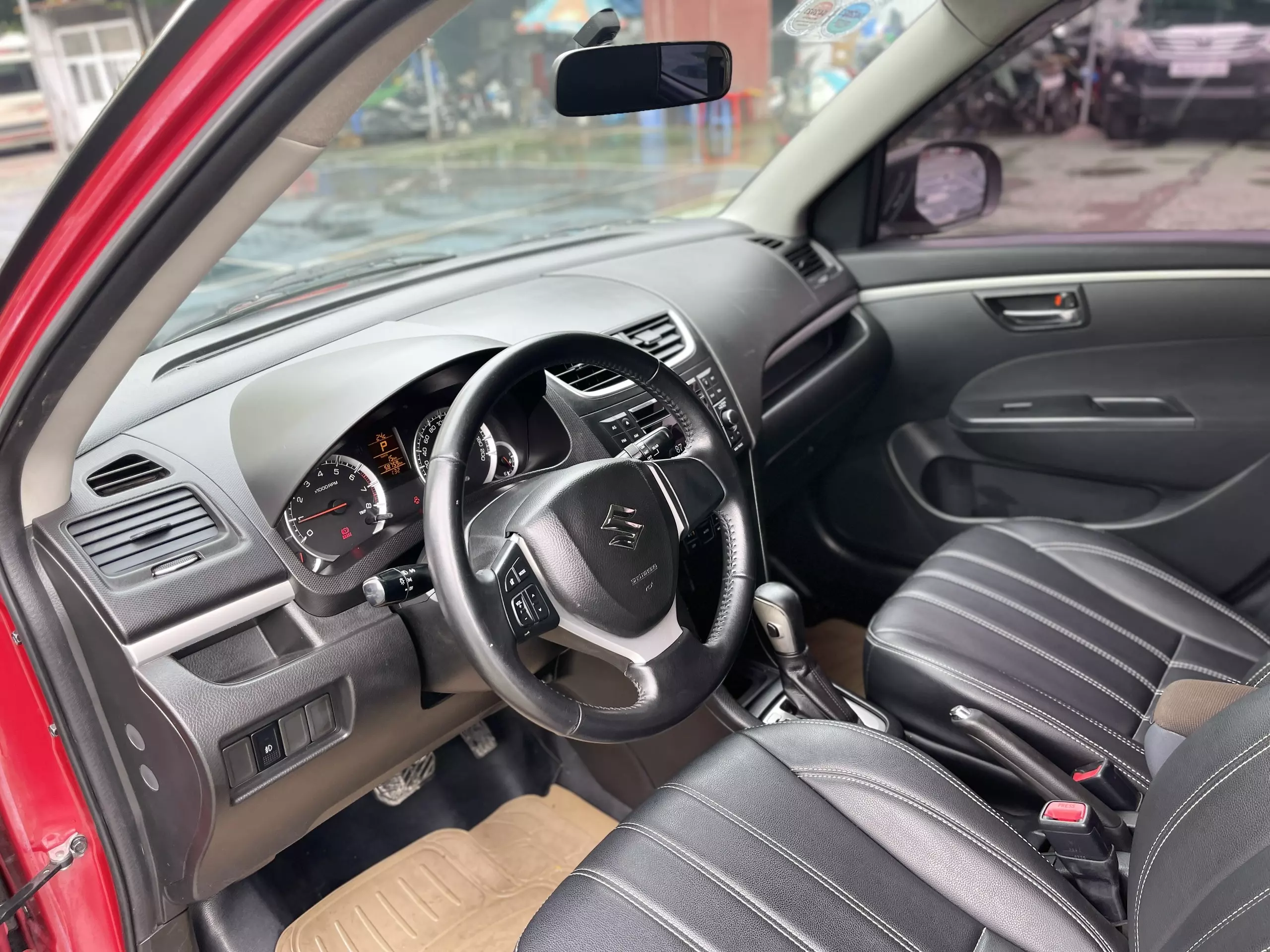 Bán xe Suzuki Swift 1.4 AT 2013 đỏ nội thất đen-7