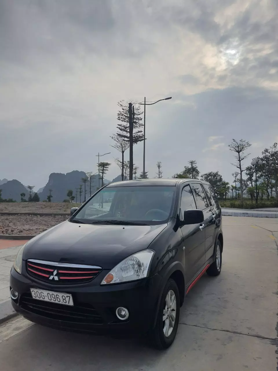 Do công việc làm xa ko đi đến nên bán xe Mitsubishi Zinger 2009 số sàn-0