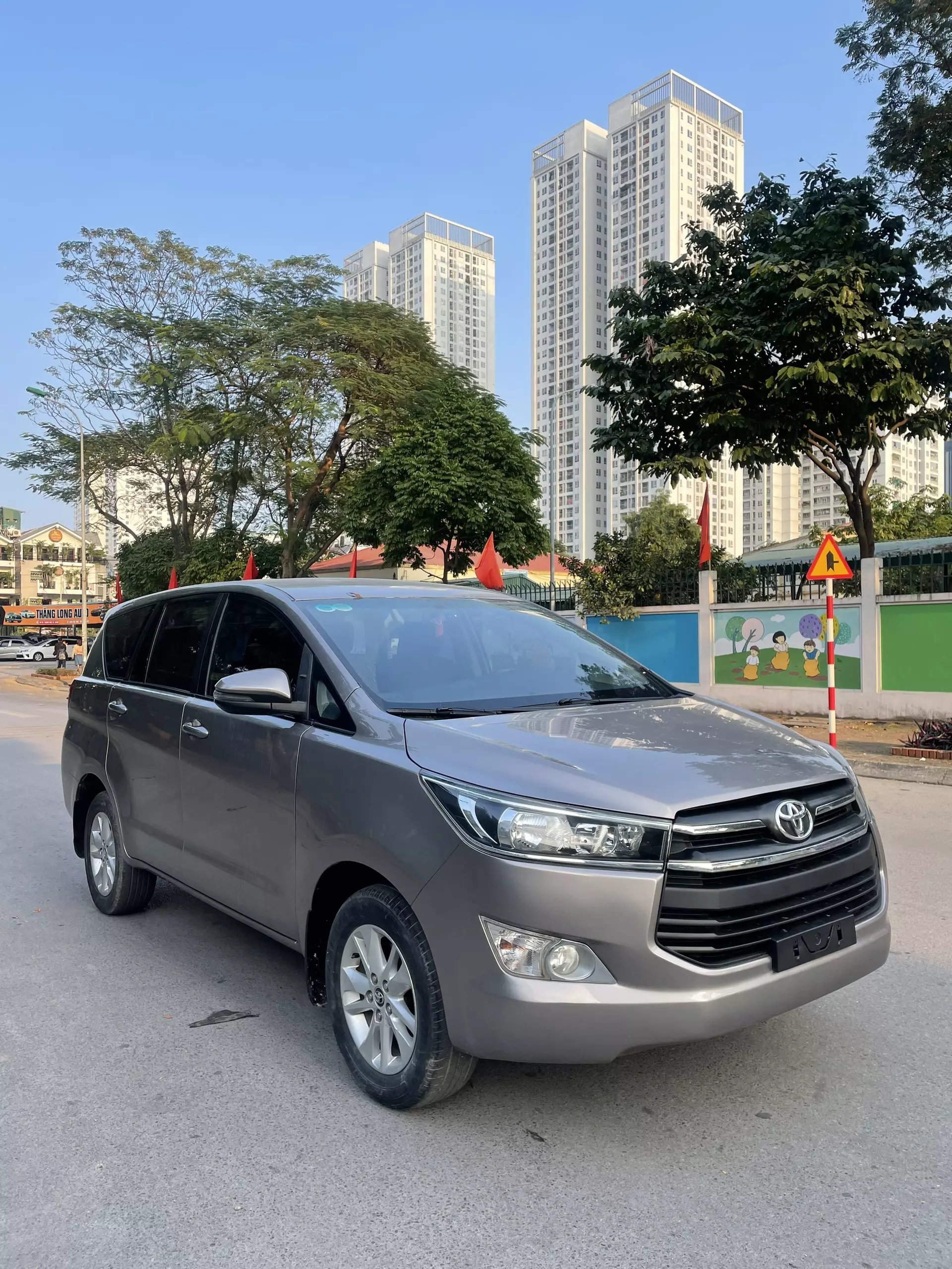 Chính chủ bán xe Toyota Innova sx 2018 bản 2.0E MT-0