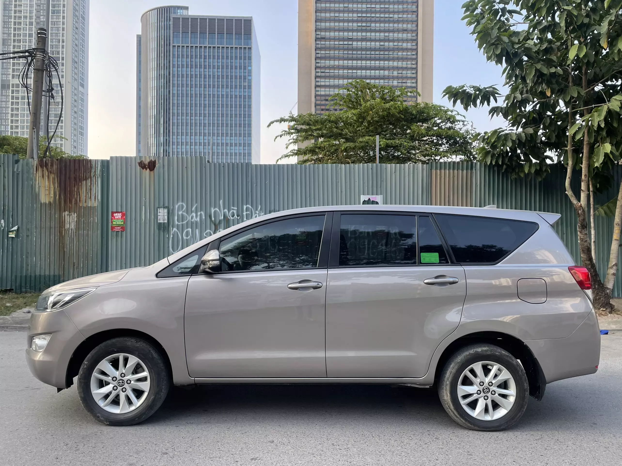 Chính chủ bán xe Toyota Innova sx 2018 bản 2.0E MT-3