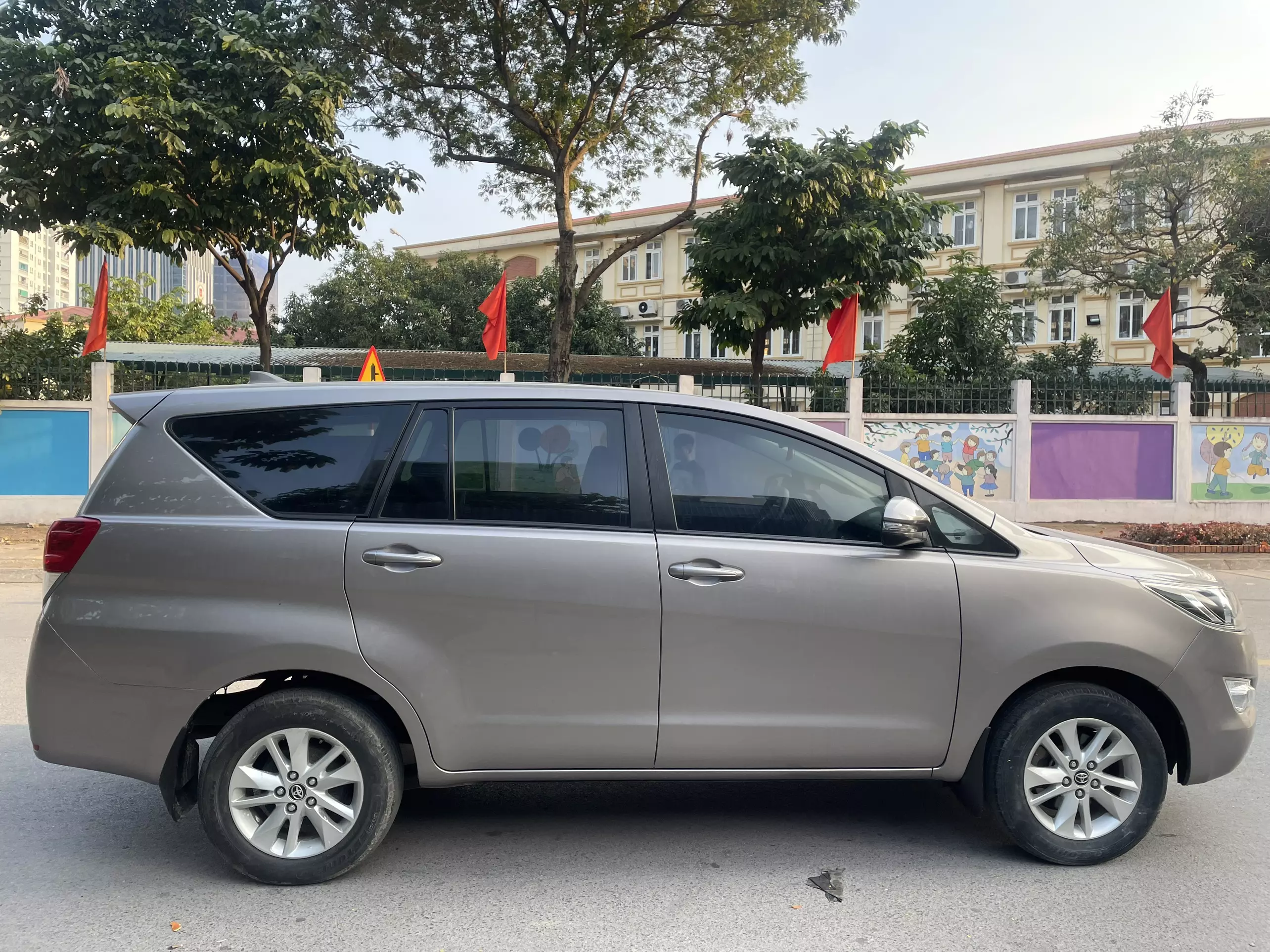 Chính chủ bán xe Toyota Innova sx 2018 bản 2.0E MT-5