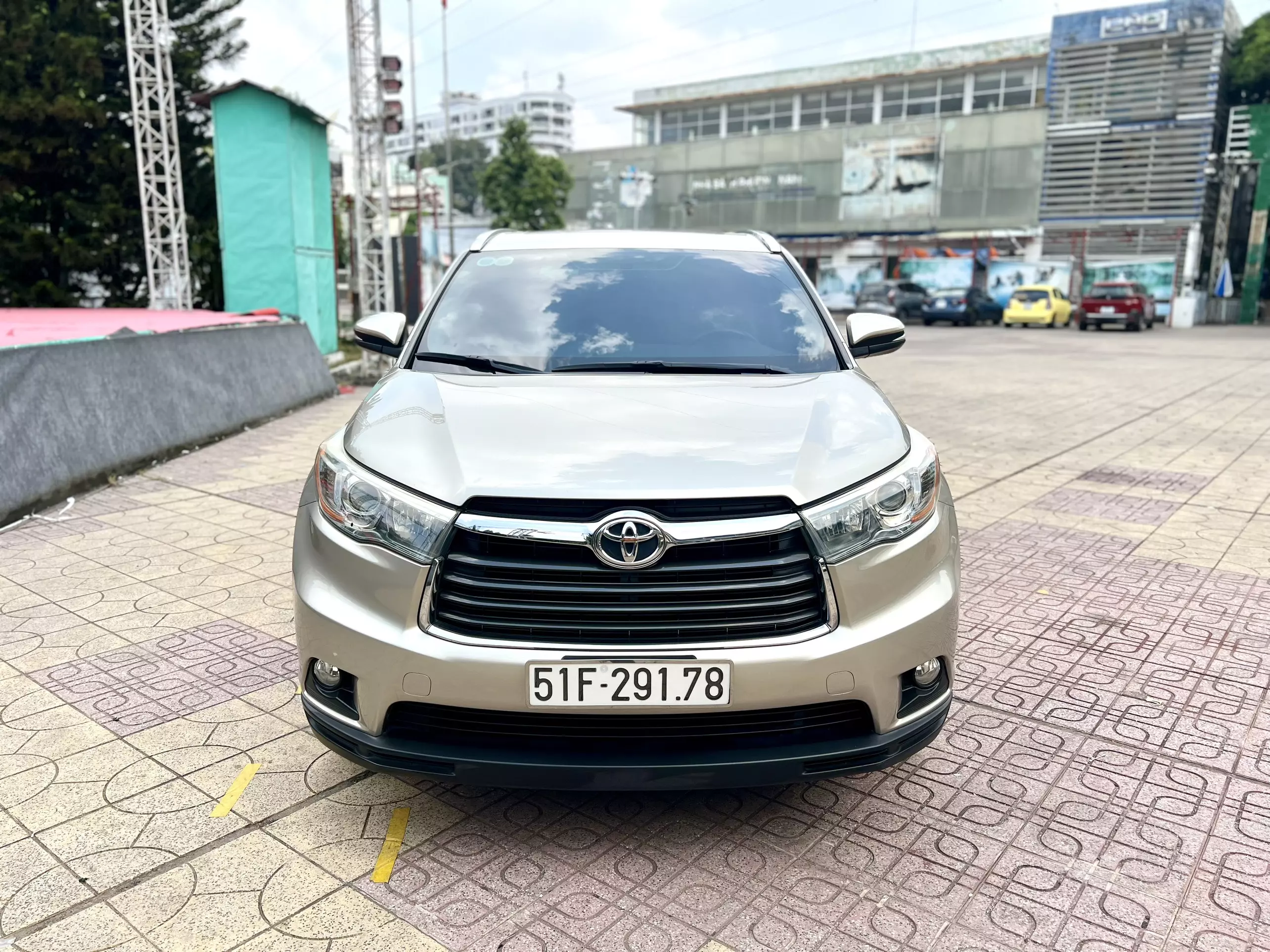 Bán nhanh TOYOTA HIGHLANDER - XLE 3.5.-0