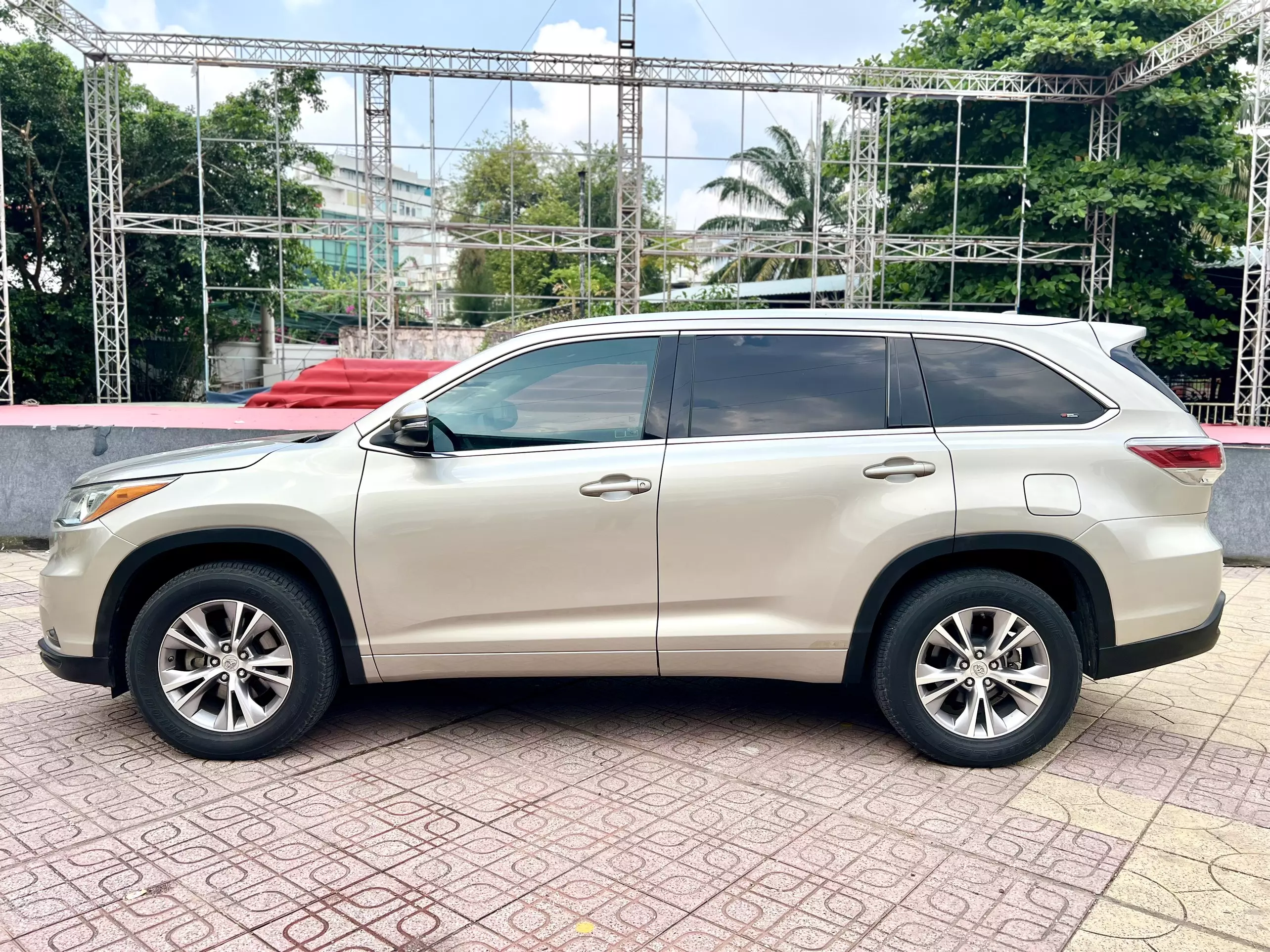 Bán nhanh TOYOTA HIGHLANDER - XLE 3.5.-3