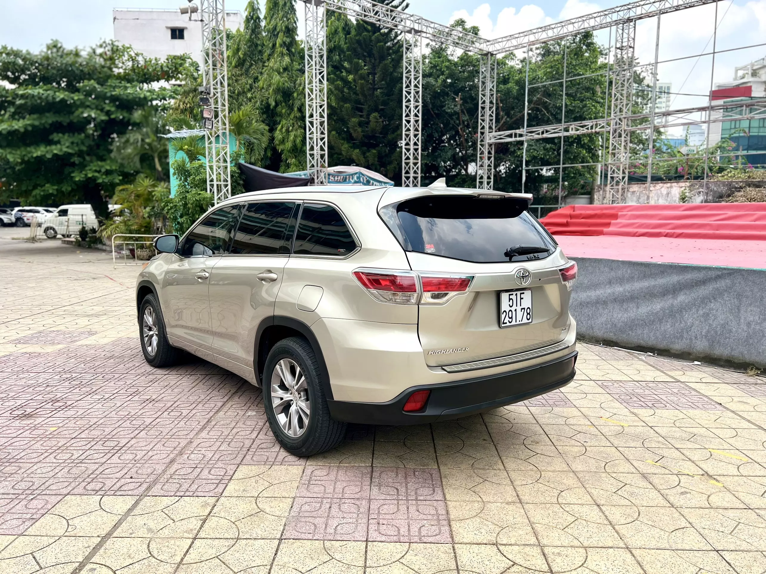 Bán nhanh TOYOTA HIGHLANDER - XLE 3.5.-4