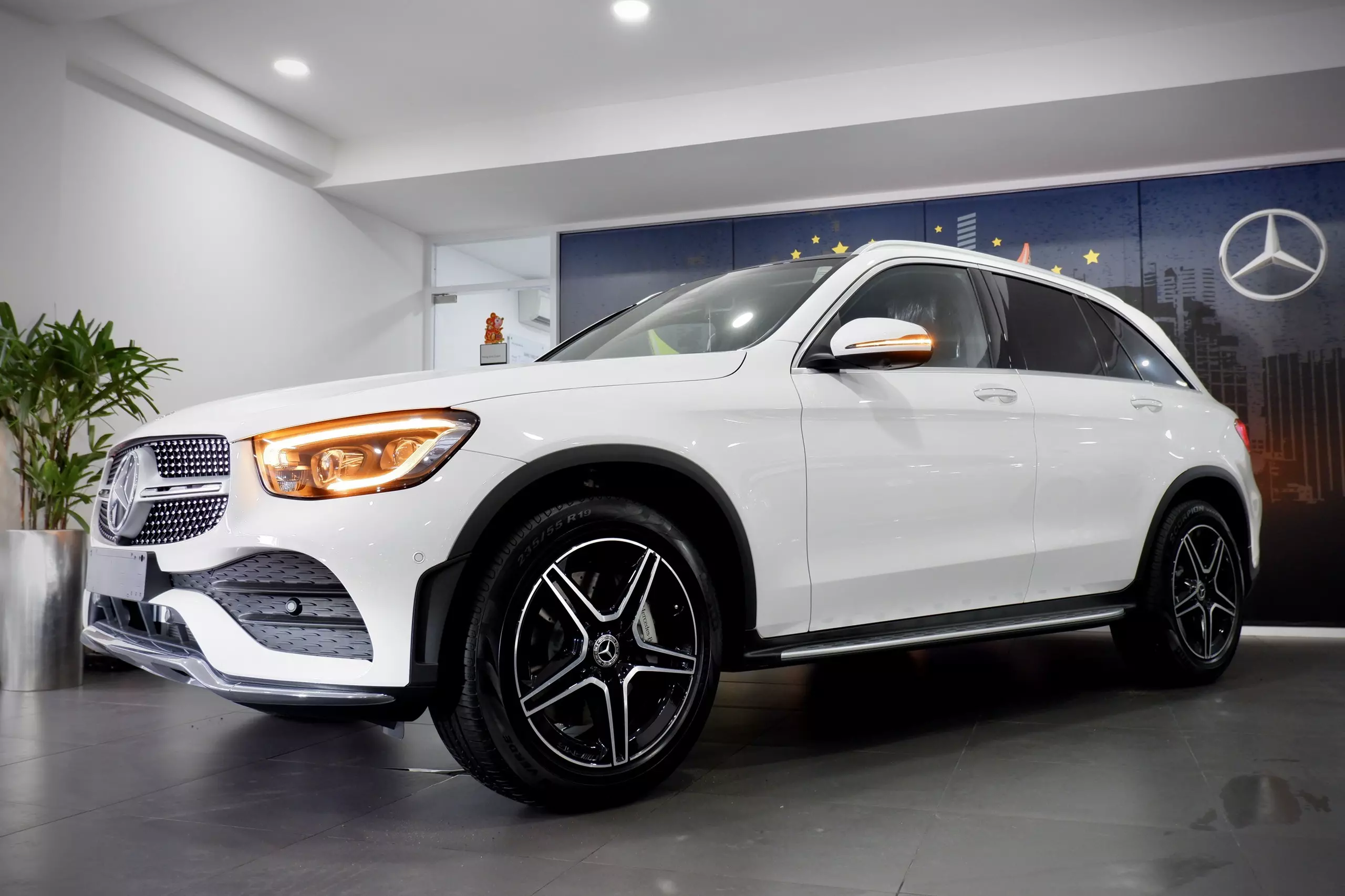 GLC300 4Matic : sx 2023 : số km đã sử dụng 15km : giá 2,425 tỷ-2