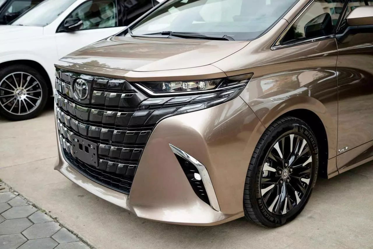 Bán Toyota Alphard sản xuất 2024, mới 100%, màu vàng đồng cực đep,-1