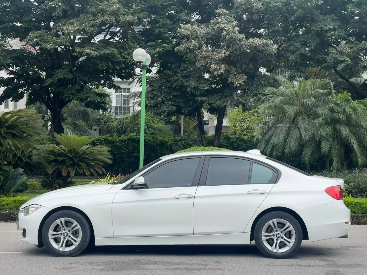 BÁN XE BMW 320i - 2013 - Giá 420 TRIỆU .-3