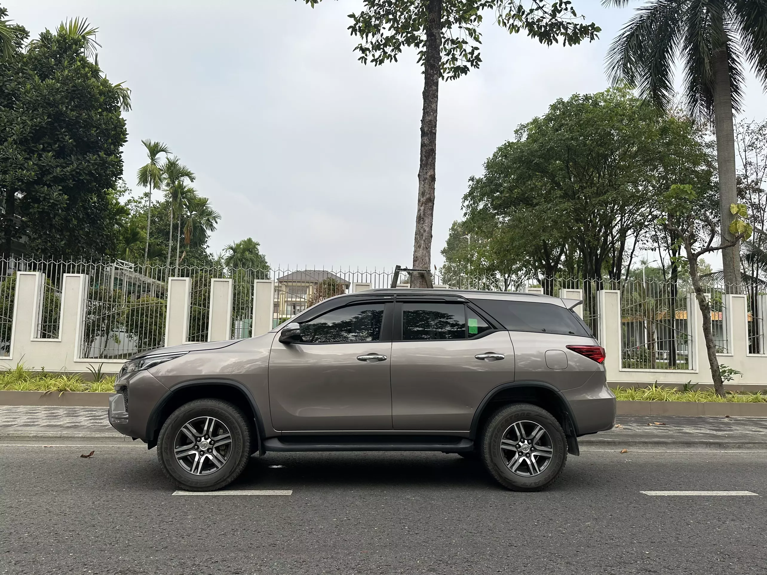 CẦN BÁN XE Fortuner 2.4 AT 2021 TẠI BÌNH DƯƠNG-0