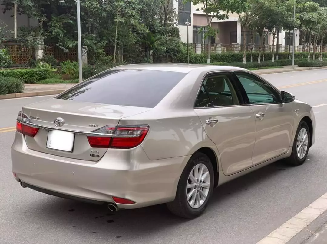 Chính chủ bán xe Toyota Camry sản xuất năm 2015 -1