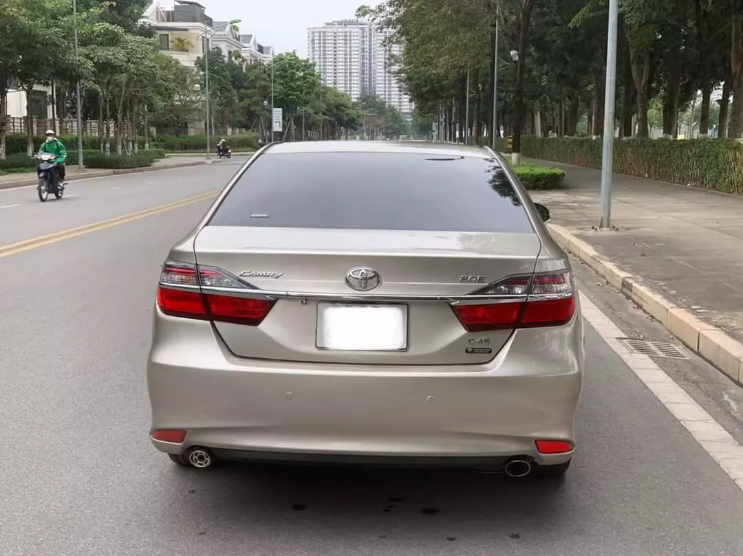 Chính chủ bán xe Toyota Camry sản xuất năm 2015 -4