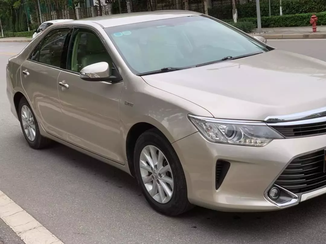 Chính chủ bán xe Toyota Camry sản xuất năm 2015 -0