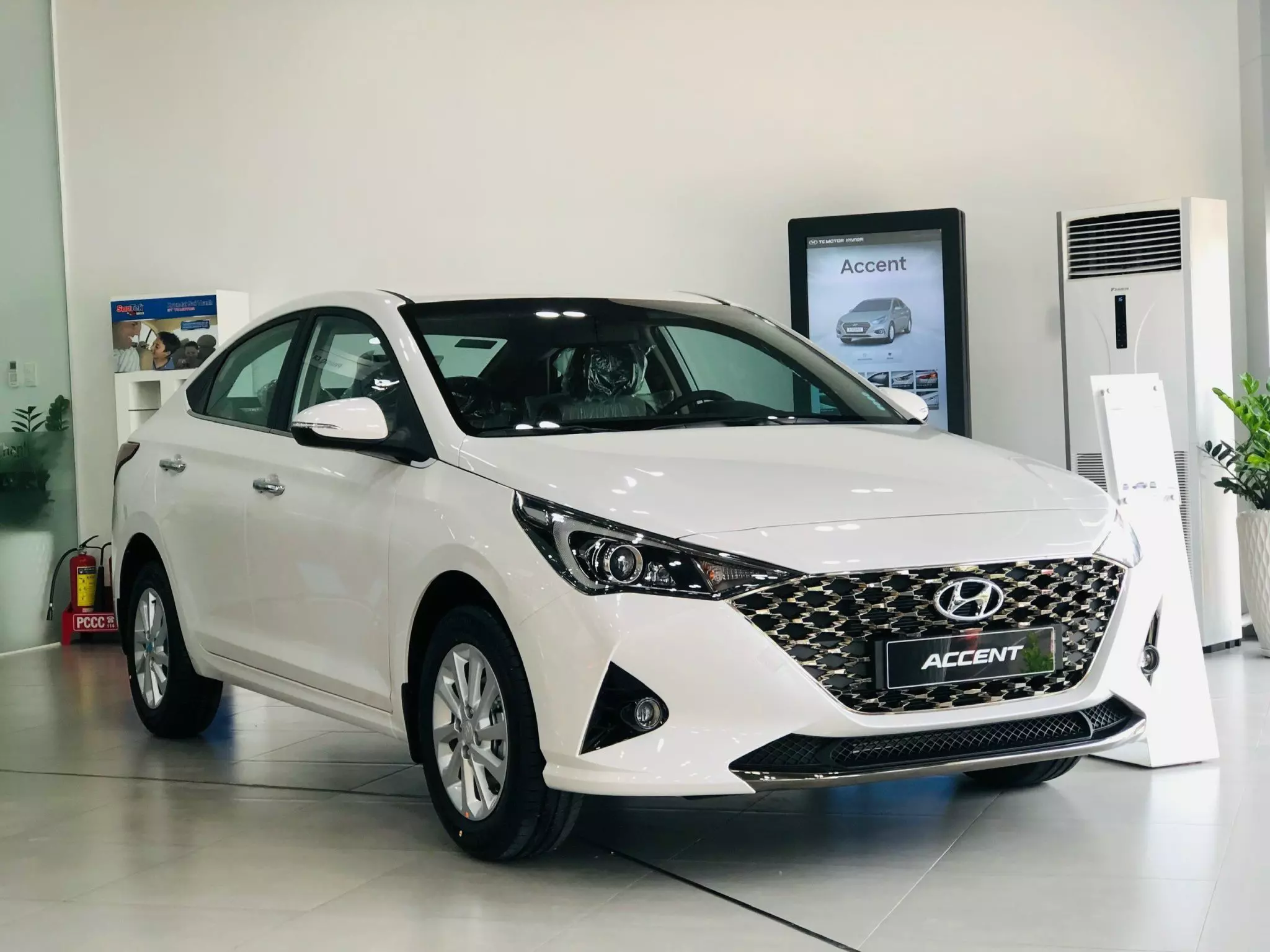 Cần bán xe Hyundai Accent 1.4 2021, màu trắng, giá tốt -0