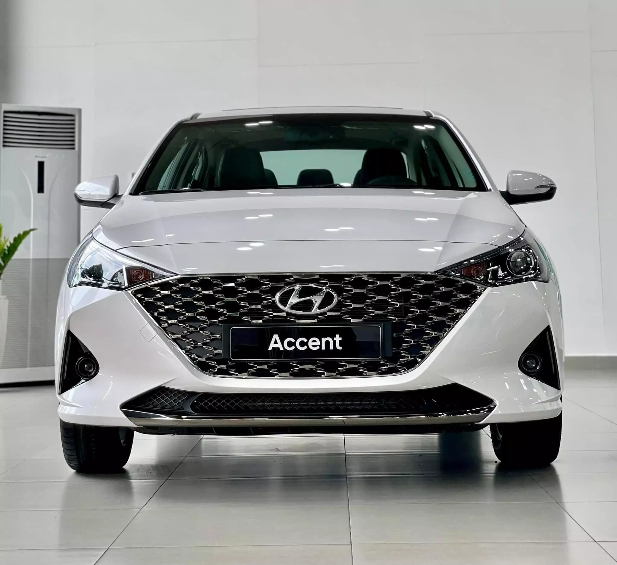 Cần bán xe Hyundai Accent 1.4 2021, màu trắng, giá tốt -1