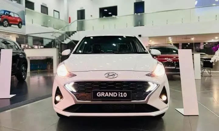 Bán xe Hyundai i10 Grand 1.2 AT mới giá rẻ -0