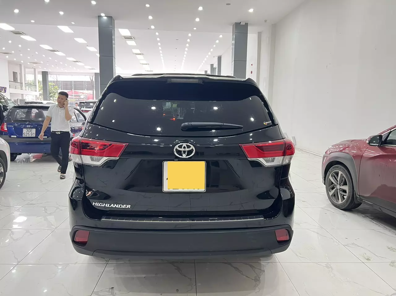 Cần bán xe Toyota Highlander LE sản xuất năm 2017 đăng ký 2019 tên cty có VAT. Xe đi hơn 2 vạn mile rất mới.-2