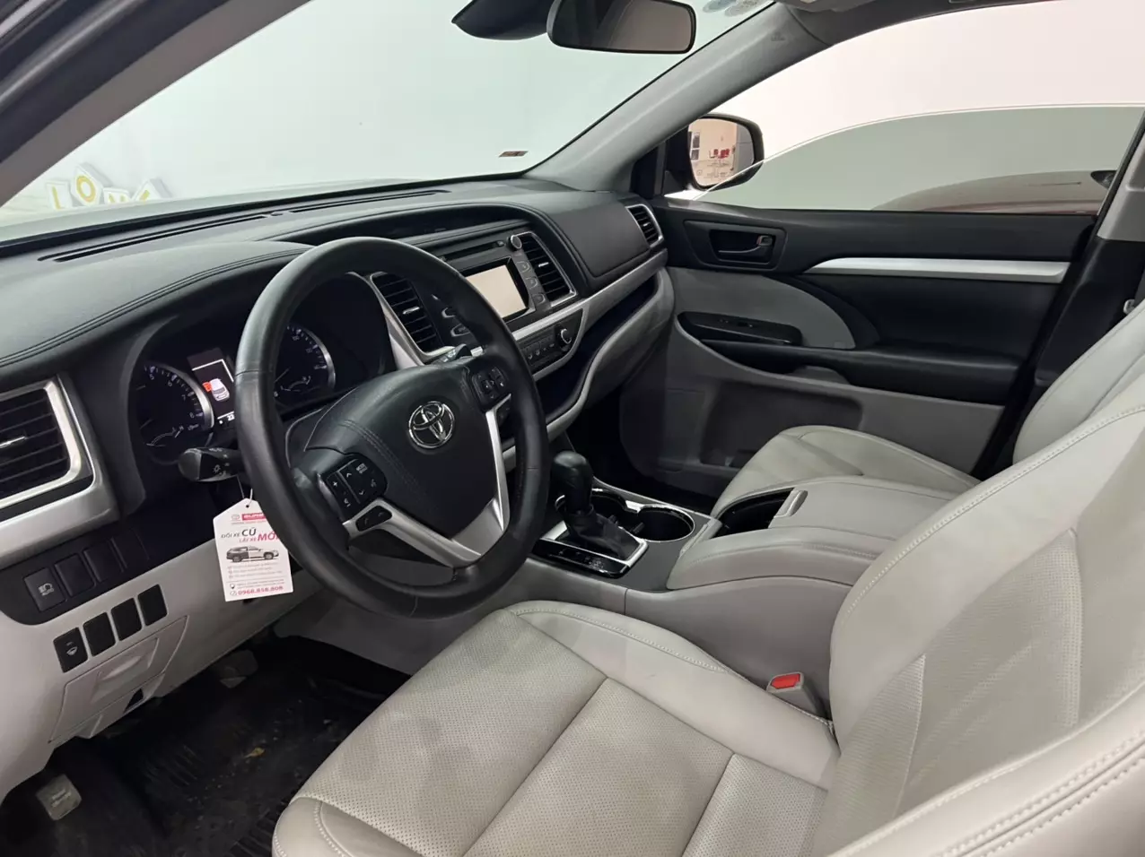 Cần bán xe Toyota Highlander LE sản xuất năm 2017 đăng ký 2019 tên cty có VAT. Xe đi hơn 2 vạn mile rất mới.-5