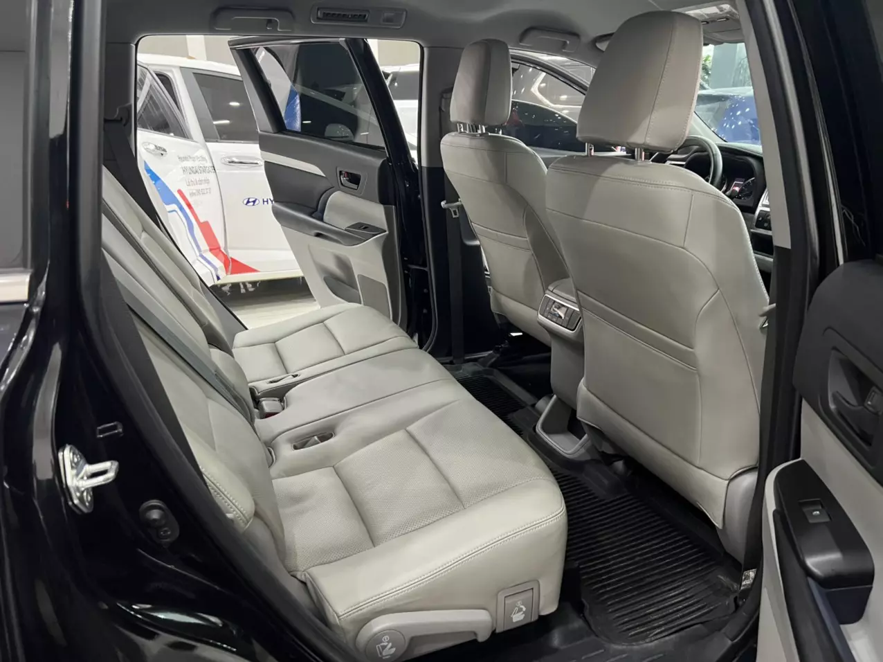Cần bán xe Toyota Highlander LE sản xuất năm 2017 đăng ký 2019 tên cty có VAT. Xe đi hơn 2 vạn mile rất mới.-8