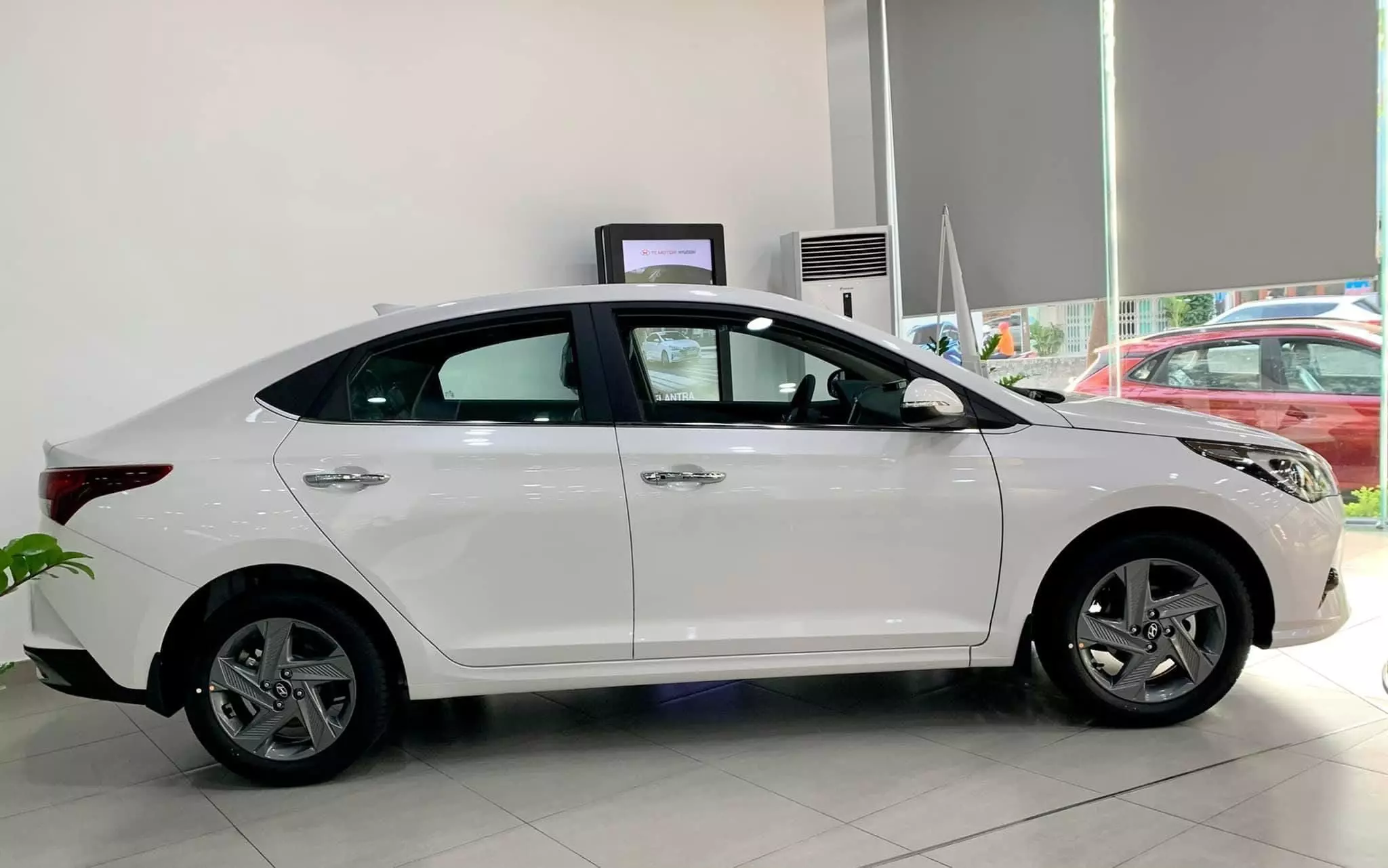 Bán ô tô Hyundai Accent 1.4 2023, màu trắng, giá tốt-4
