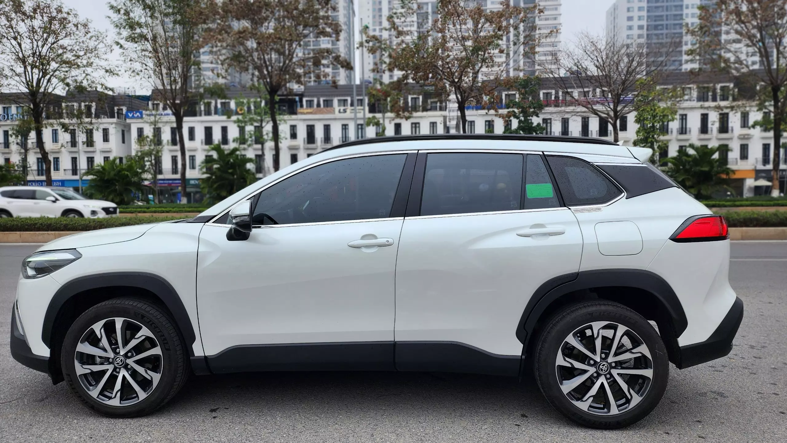 Cần bán nhanh Xe  TOYOTA - CROSS 1.8V  đời 2023 -0