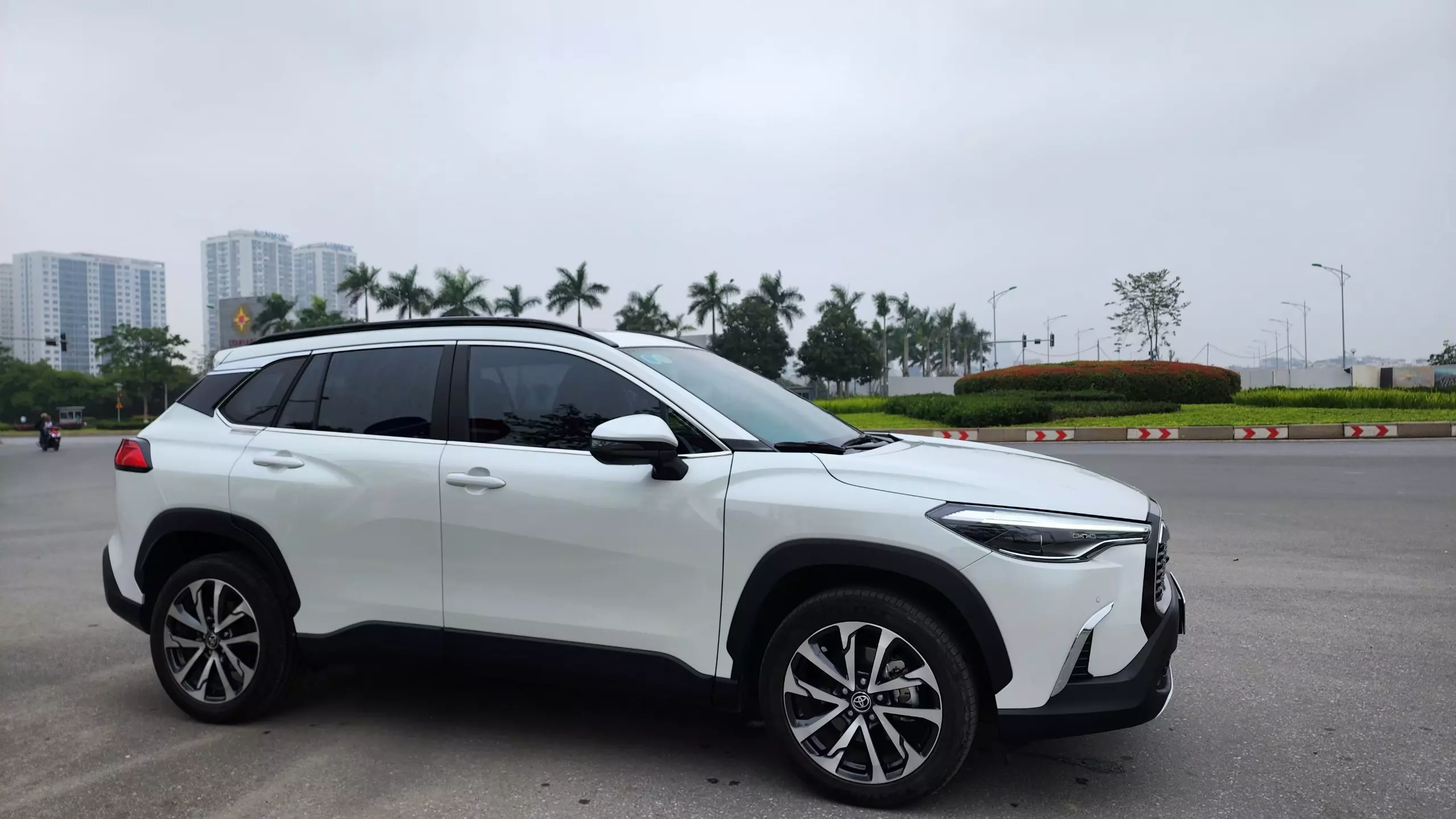 Cần bán nhanh Xe  TOYOTA - CROSS 1.8V  đời 2023 -1