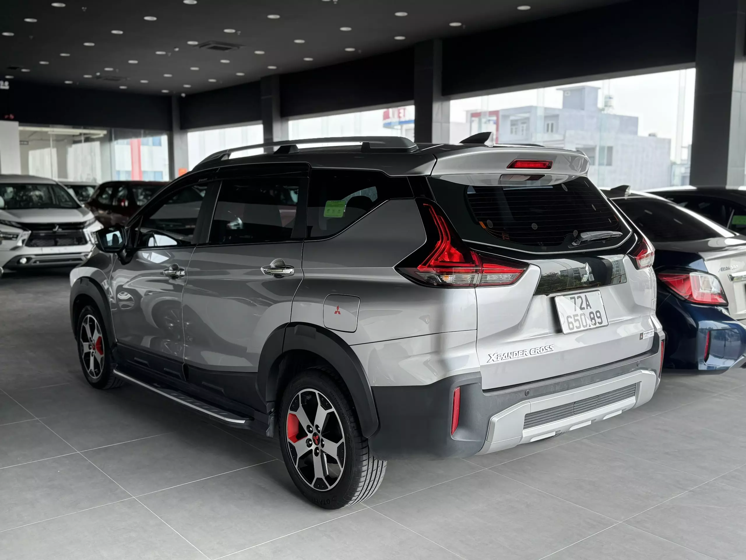 BÁN XE Mitsubishi Xpander Cross Bạc 2022 form mới-4