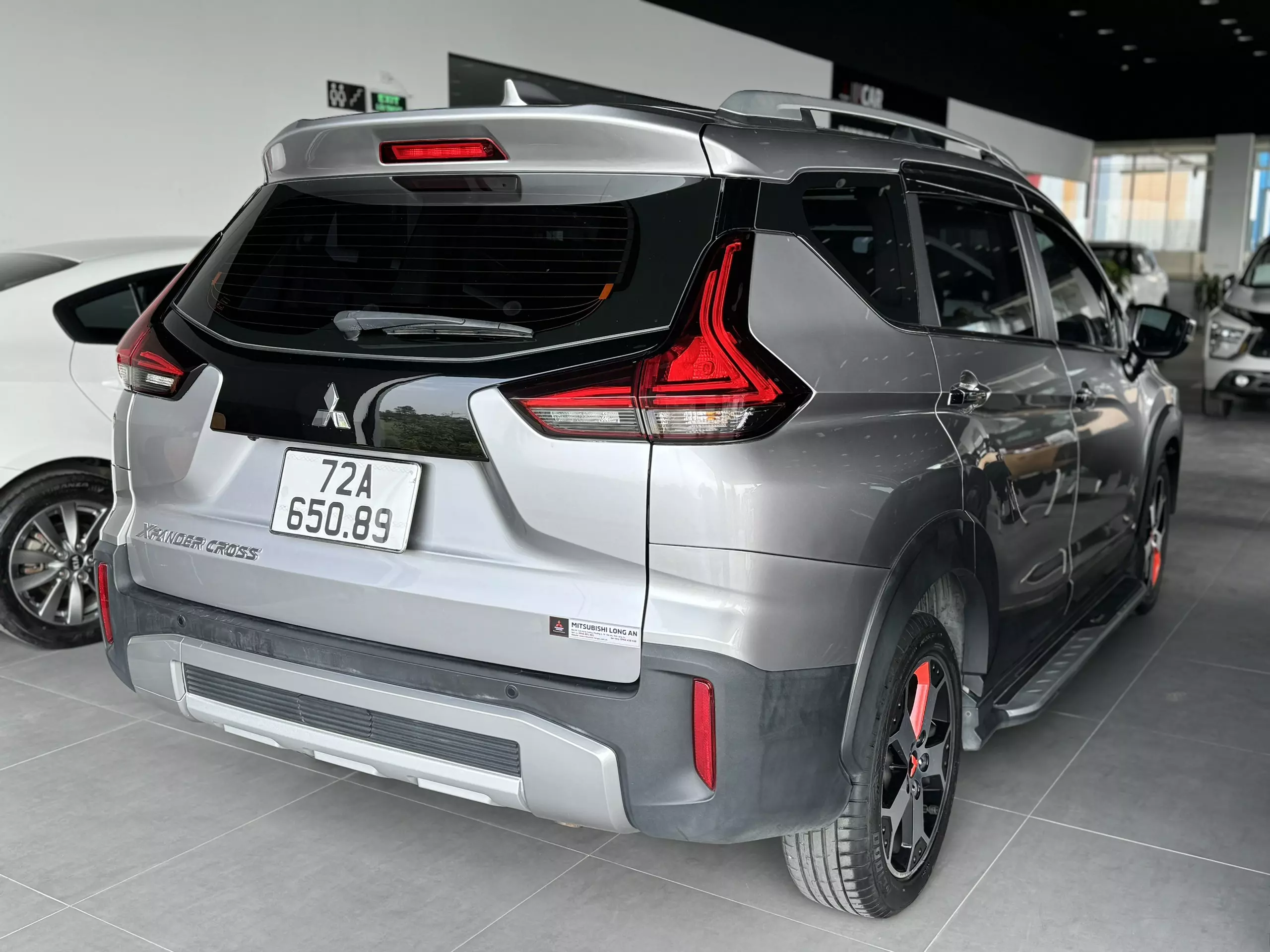 BÁN XE Mitsubishi Xpander Cross Bạc 2022 form mới-5
