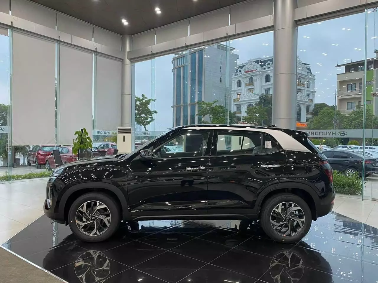 Bán xe Hyundai CRETA 1.5 2023, màu đen-3