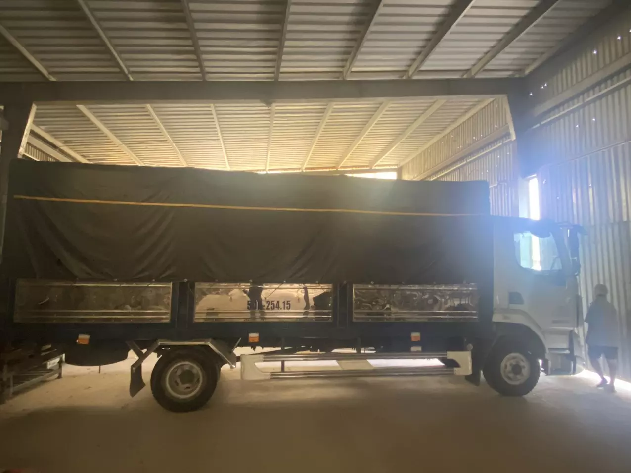 Xe tải thùng chenglong 6.35 tấn thùng dài 6m4 -4