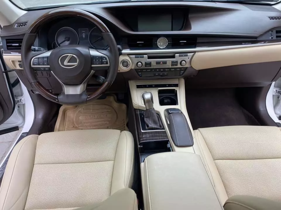 Bán Lexus ES250 Model và đăng ký 2018, 1 chủ từ mới, xe siêu đẹp.-9